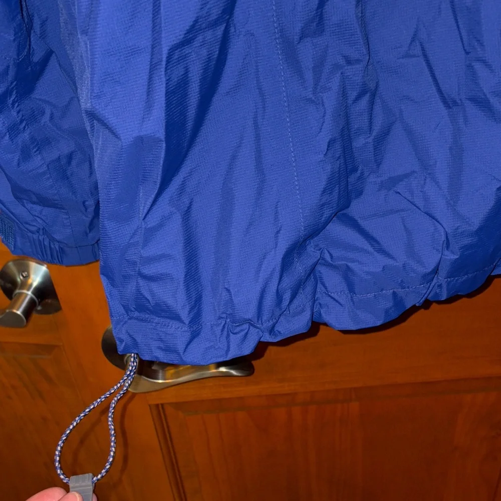 L.L. Bean women’s navy blue Raincoat - Picture 9 of 10